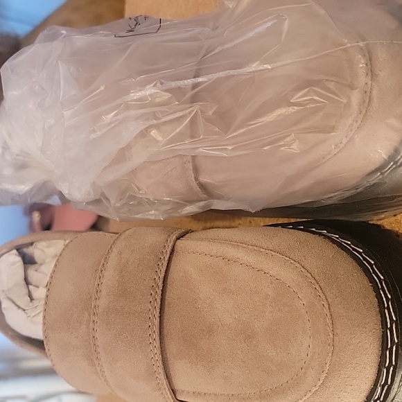 Matisse Shoes - *new* womens tan color suede, size 9.5 chunky sole, loafer style shoes